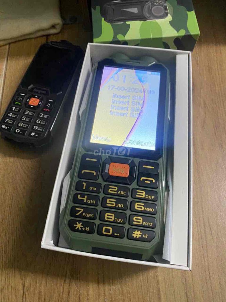 Điện thoại 4 sim 4 sóng pin xài cả tháng full box. Mua bán Điện thoại tại Quận 4 Tp Hồ Chí Minh được đăng bởi Jerry Tran hình 1