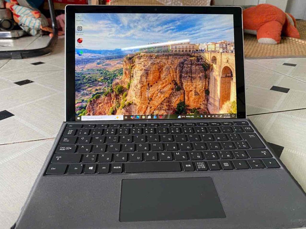 Microsoft Surface Pro 5 Bạc 8GB/256GB Đã sử dụng. Mua bán Laptop tại Thành phố Thủ Đức Tp Hồ Chí Minh được đăng bởi Nguyễn Khánh hình 1