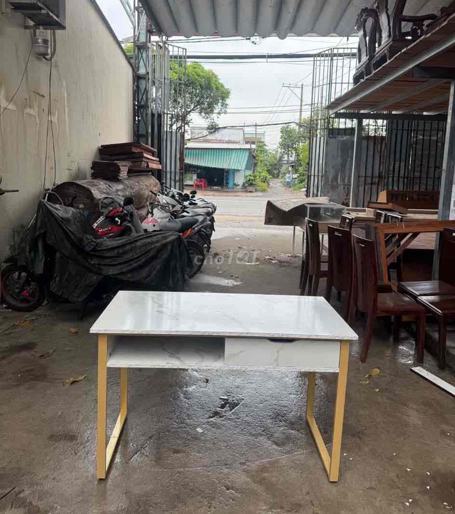 Bàn làm việc Gỗ MDF, Sắt Vân gỗ 1m x 40cm x 75cm. Mua bán Bàn ghế tại Huyện Hóc Môn Tp Hồ Chí Minh được đăng bởi ĐỒ NỘI THẤT VĂN PHÒNG GIÁ XƯỞNG hình 1