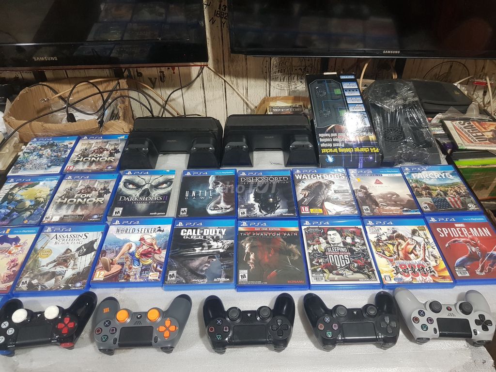 Đỉa Ps4 góc và tay cầm Ps4 và đế tảy nhiệt giá rẻ