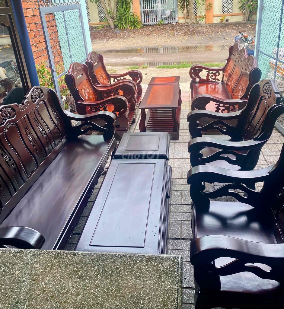 Bộ bàn ghế salon Gỗ Nâu đã sử dụng 90%. Mua bán Bàn ghế tại Thành phố Tây Ninh Tây Ninh được đăng bởi  Ngân Gỗ TN  hình 1