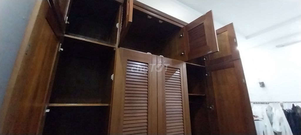 Tủ quần áo Gỗ xoan đào Nâu 4 cánh. Mua bán Tủ, kệ gia đình tại Quận Cầu Giấy Hà Nội được đăng bởi Chính hình 1