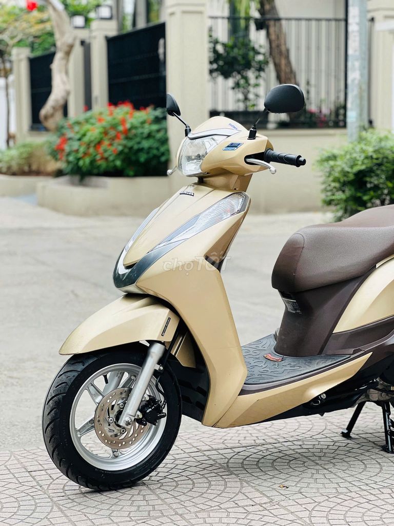 Машина для производства золотого песка Honda Lead 125 2016