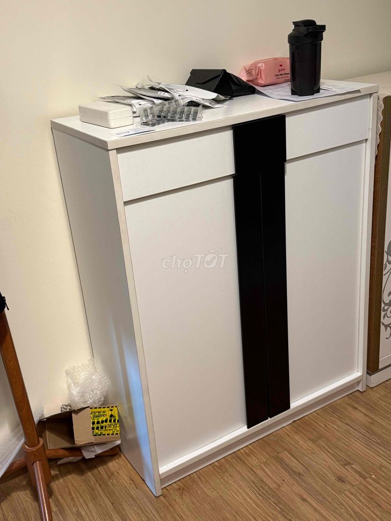 Tủ giày Gỗ Hiện đại Trắng Đen Cửa lùa. Mua bán Tủ, kệ gia đình tại Thành phố Thủ Đức Tp Hồ Chí Minh được đăng bởi Win hình 1