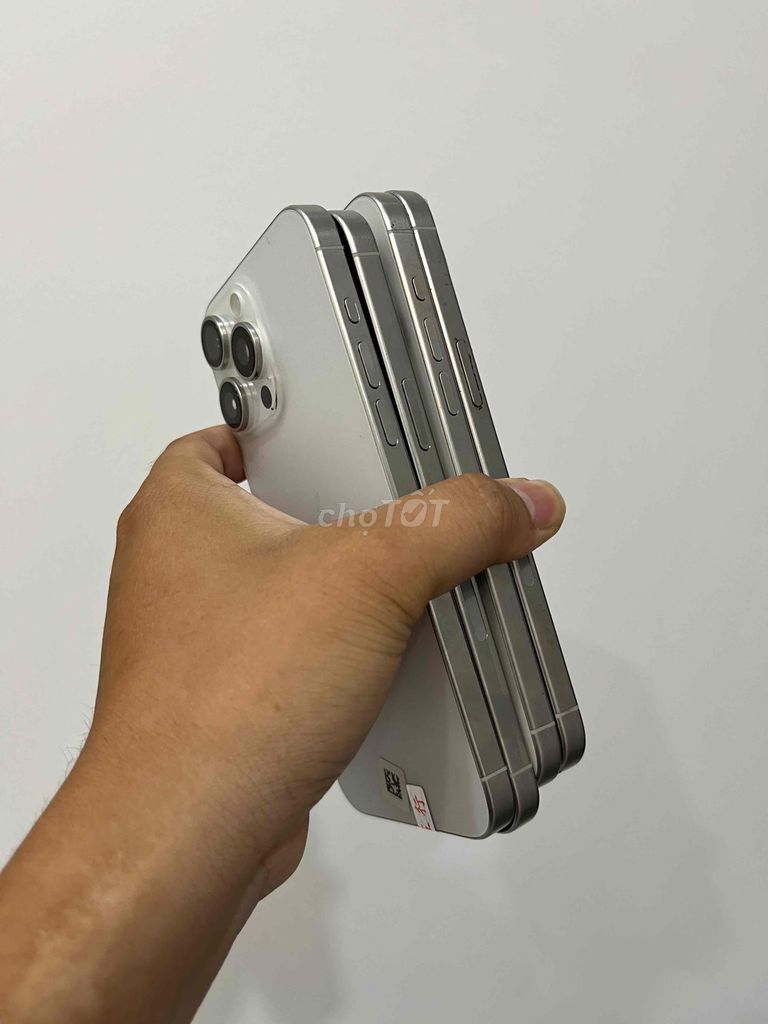 iPhone 15 Pro Max 256GB Bạc. Mua bán Điện thoại tại Thành phố Thủ Dầu Một Bình Dương được đăng bởi Bảo Long hình 1