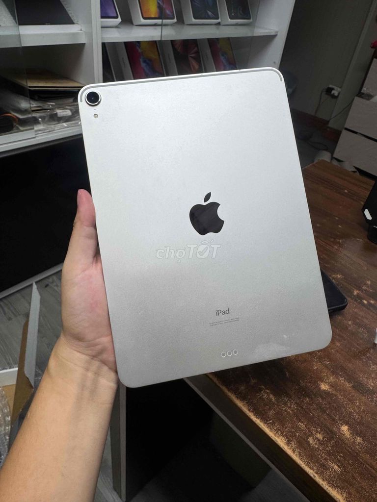 Apple iPad Pro 2018 64GB Bạc. Mua bán Máy tính bảng tại Quận Hoàng Mai Hà Nội được đăng bởi Cảnh Hà  hình 1