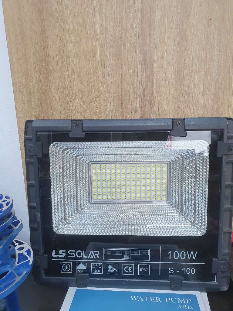 Đèn năng lượng mặt trời SL SOLAR 100W 225 LED