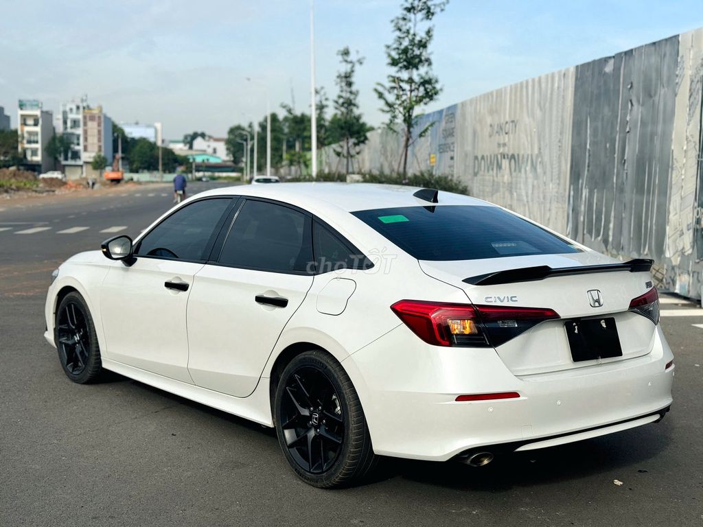 Honda Civic 2023 RS 1.5 AT - 32000 km. Mua bán Ô tô tại Thành phố Dĩ An Bình Dương được đăng bởi Siêu Thị Ô Tô Bình Dương  hình 3