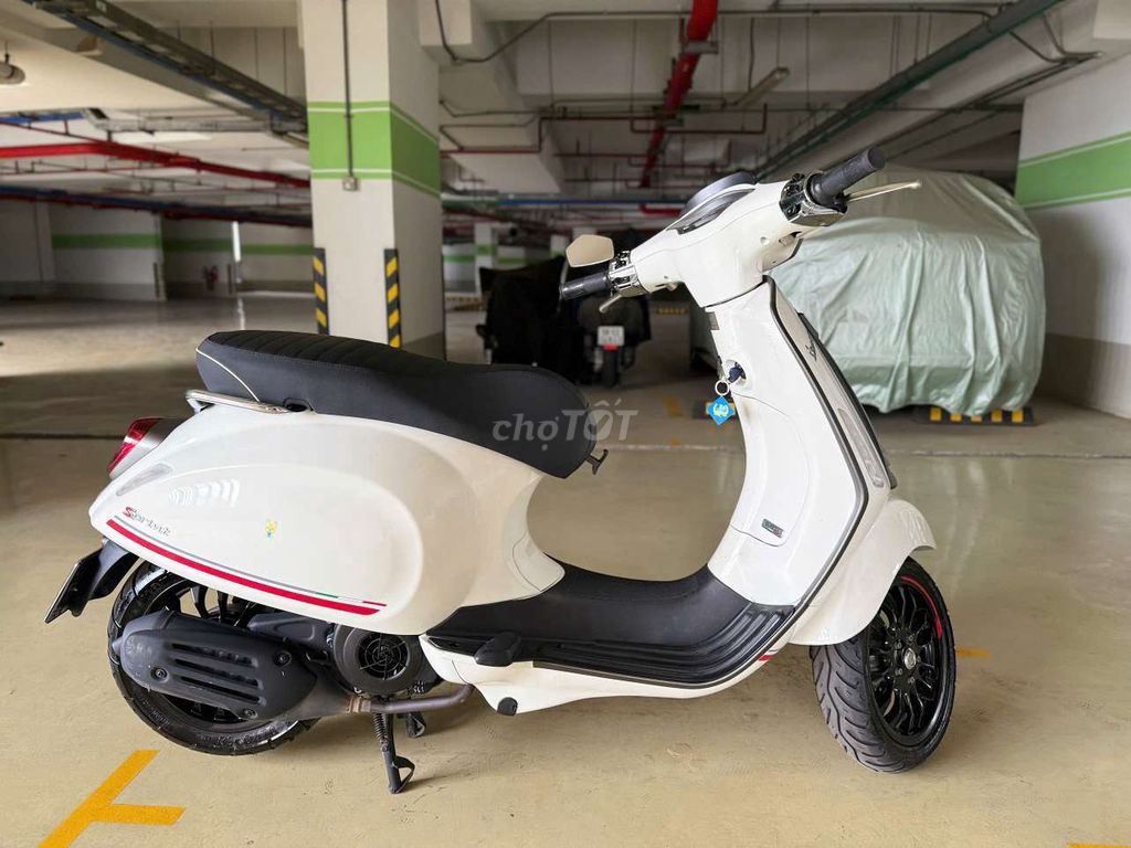 Piaggio Sprint Carbon 2019 белый iGet 21600 км