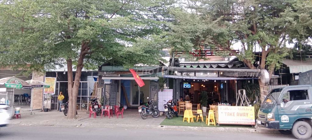 Nhà mặt tiền đường Hoàng Minh Thảo