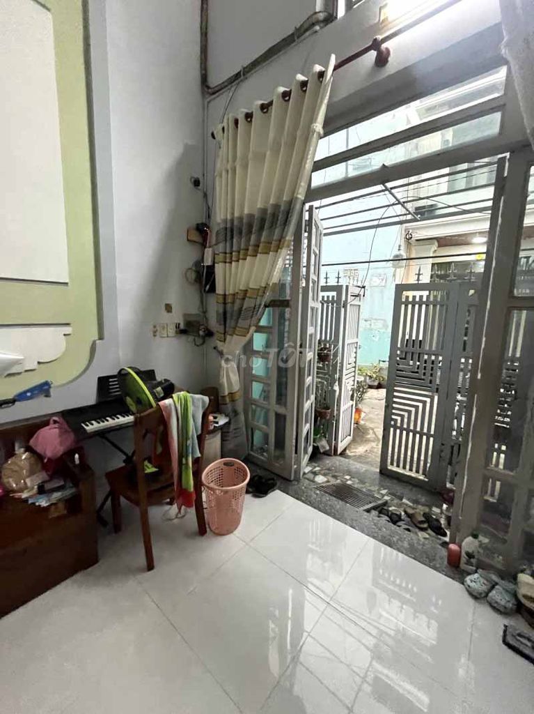 Редкий срочный объект! Дом в Хип Бинь Фыок, 50м², ширина 5м, машина во дворе