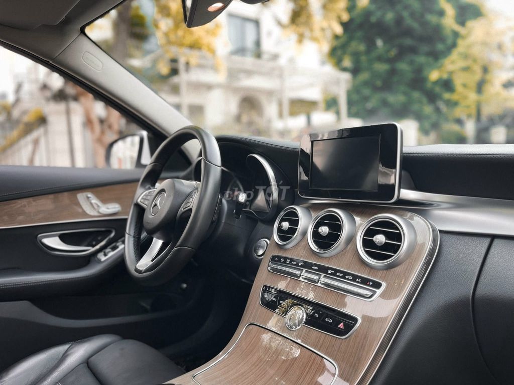 MERCEDES BENZ C250 EXCLUSIVE 2018 Xe Đẹp Bao Check. Mua bán Ô tô tại Quận Tây Hồ Hà Nội được đăng bởi Nguyễn Hoàng Sơn hình 9
