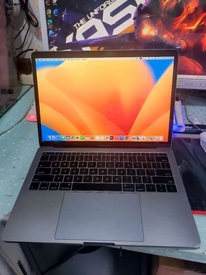 MacBook Pro 2017 i5 Ram 8G SSD 128G màn 2K Pin cầm
