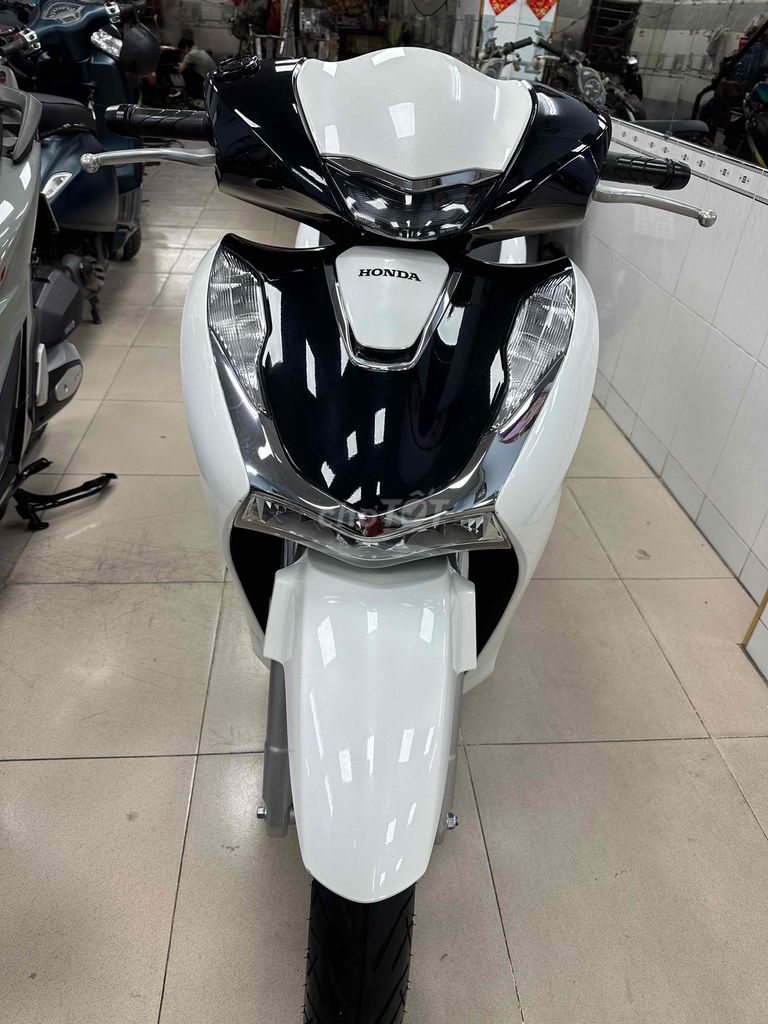 SH 125cc thắng ABS mua 2024 chạy 5 ngàn km mới 99%. Mua bán Xe máy tại Quận 8 Tp Hồ Chí Minh được đăng bởi A. Hải hình 1