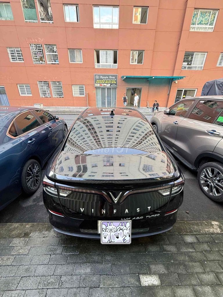 VinFast LUX A2.0 2022 Черный 88 000 км