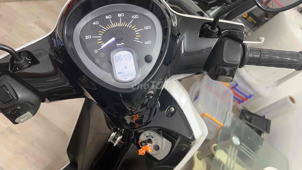 Yamaha Janus mới keng xà beng. Mua bán Xe máy tại Quận Tân Bình Tp Hồ Chí Minh được đăng bởi AZZONE chấm SHOP hình 4