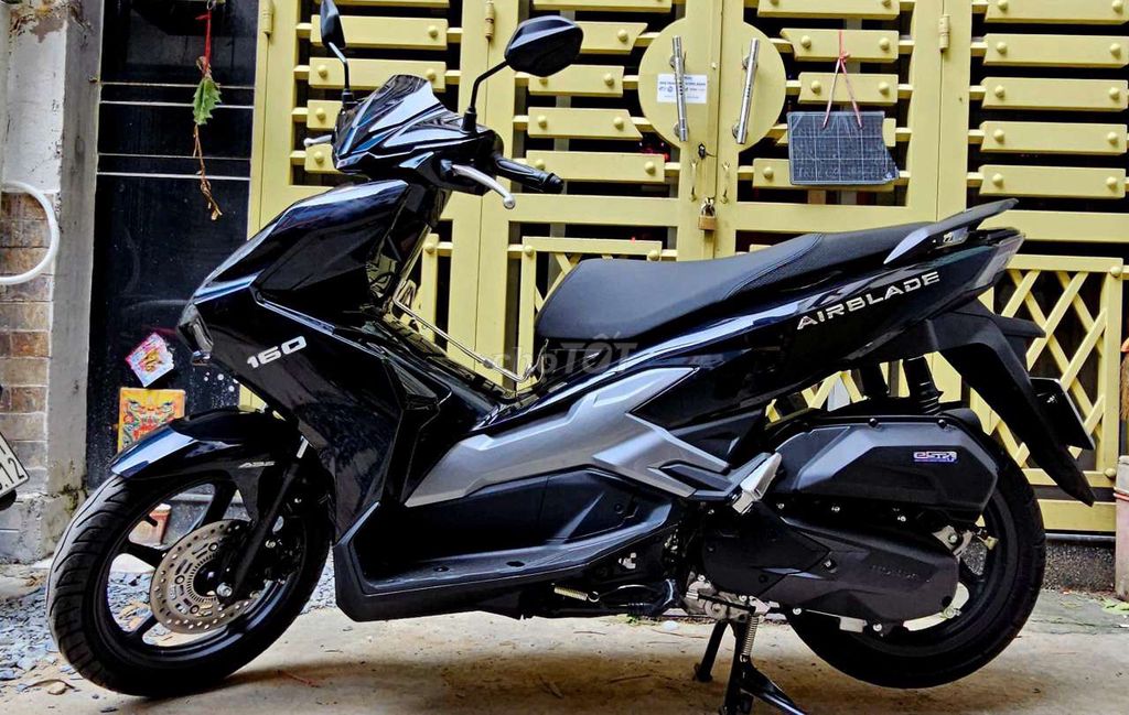 Honda Air Blade 160 ABS 2025 Đen 1500 km. Mua bán Xe máy tại Quận 5 Tp Hồ Chí Minh được đăng bởi phuong tri hình 1