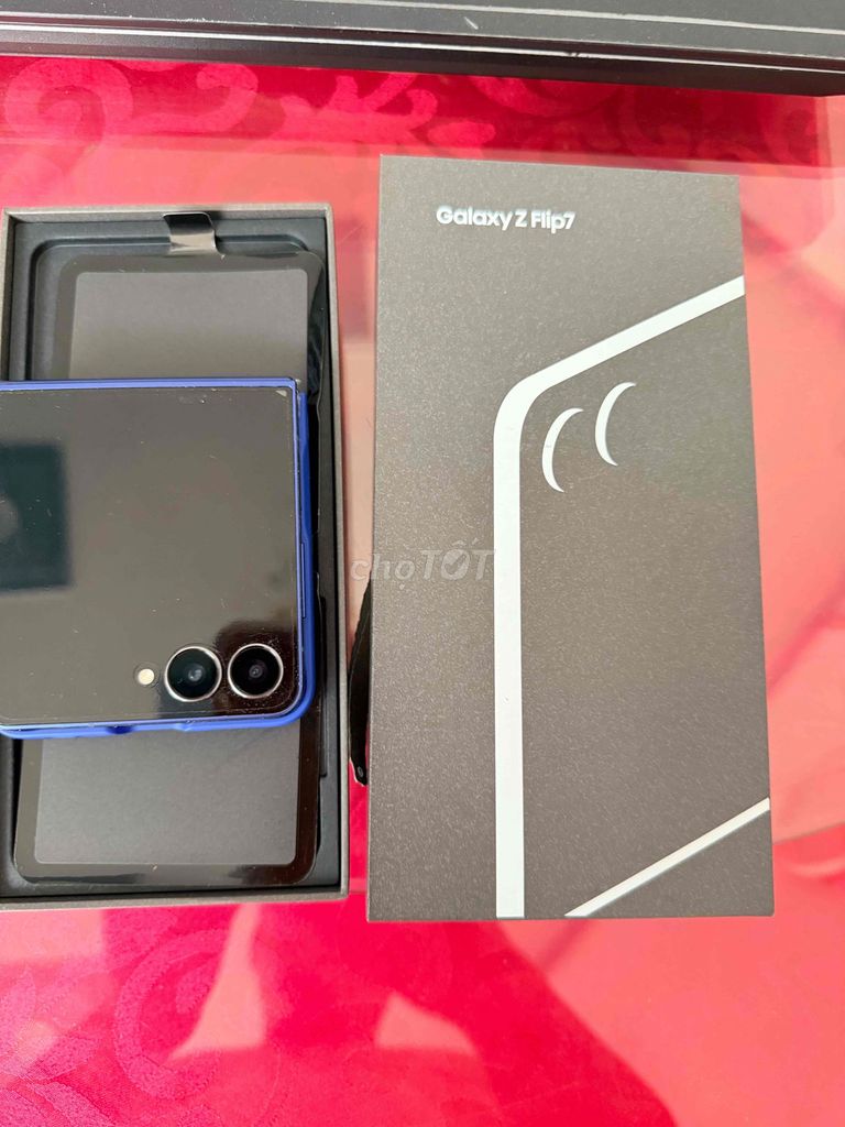 Samsung Galaxy Z Flip7 Xanh Navy. Mua bán Điện thoại tại Thành phố Thủ Dầu Một Bình Dương được đăng bởi Thu Bui hình 1