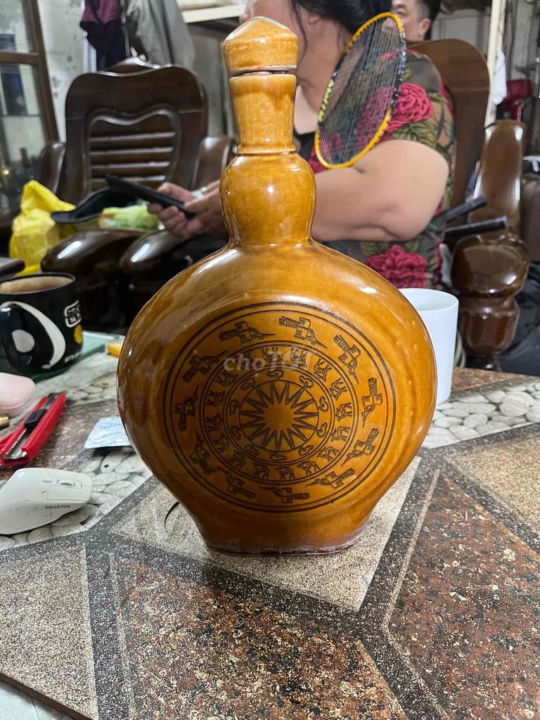 Vỏ chai rượu Gốm sứ Nâu vàng Trống đồng