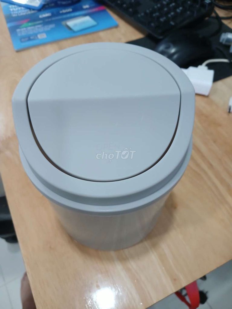 Thùng rác mini Xám Mới 100%. Mua bán Nội thất, đồ gia dụng khác tại Quận 7 Tp Hồ Chí Minh được đăng bởi Phạm Hữu Phước hình 1