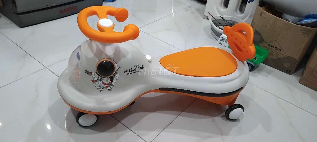 Xe lắc nhựa Trắng Cam cho bé. Mua bán Mẹ và bé tại Quận Bình Thạnh Tp Hồ Chí Minh được đăng bởi Nguyen Thach hình 1
