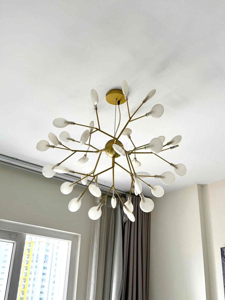 Đèn chùm 32 bóng Vàng đồng. Mua bán Đèn tại Quận Tân Bình Tp Hồ Chí Minh được đăng bởi Bình hình 1