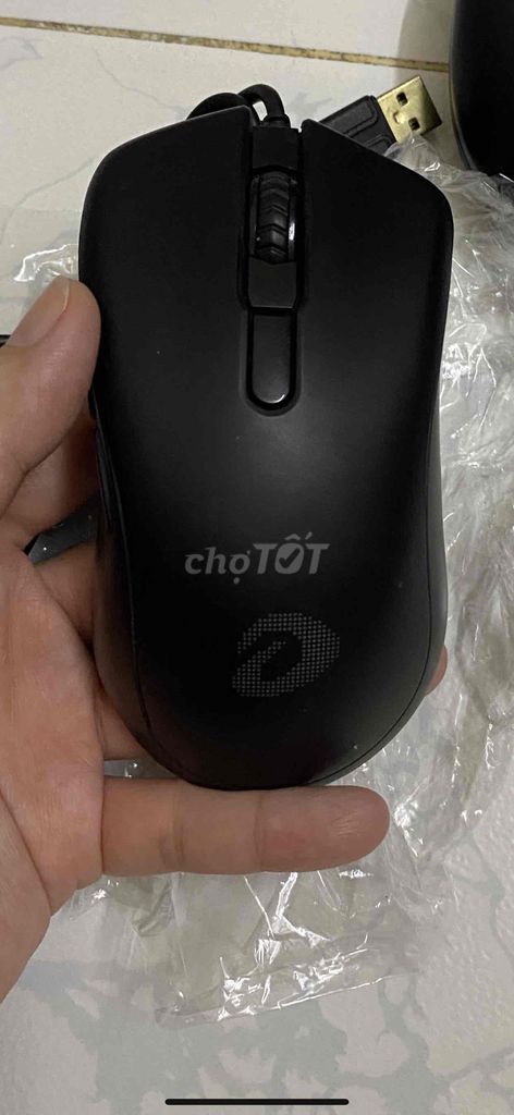 Chuột Dareu Đen Đã sử dụng LED đổi màu. Mua bán Phụ kiện (Màn hình, Chuột...) tại Quận Tân Phú Tp Hồ Chí Minh được đăng bởi Lê Thảo hình 1