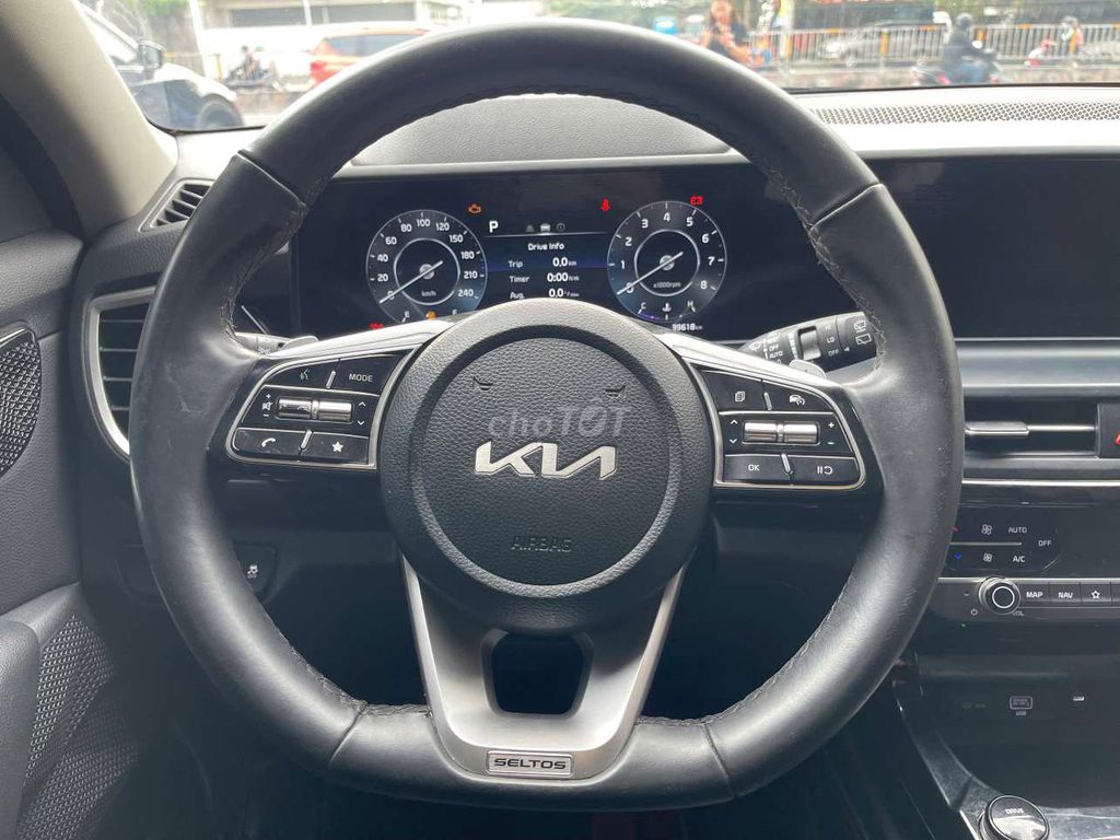 Kia Seltos 2024 Premium 1.5 L,màu vàng, 39.000 km. Mua bán Ô tô tại Quận Bình Tân Tp Hồ Chí Minh được đăng bởi Son Do hình 9