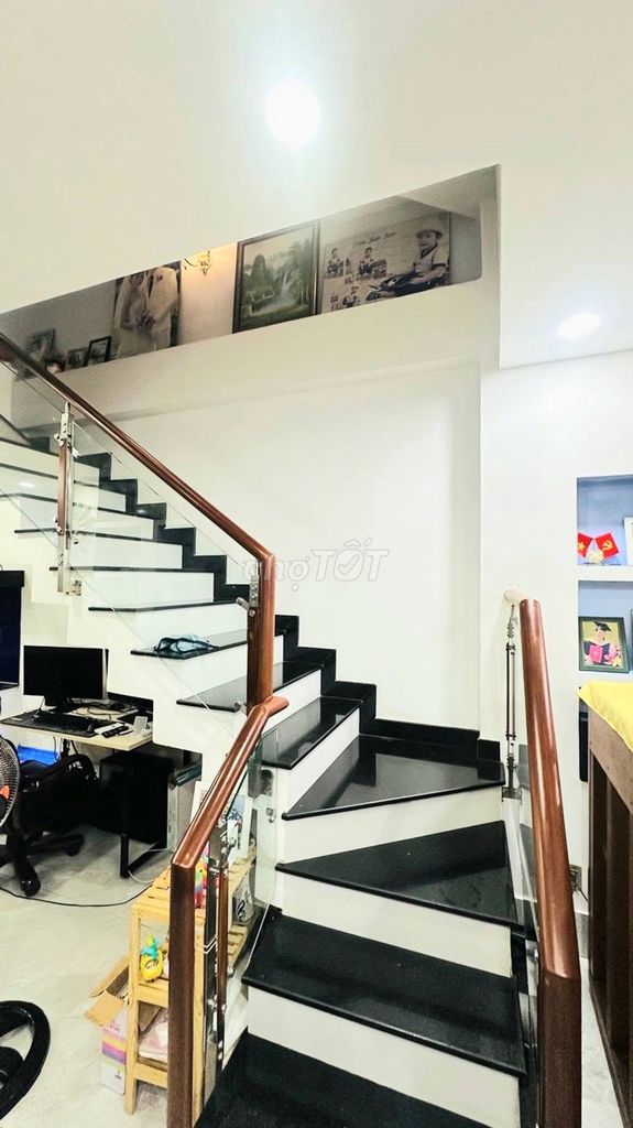 ПРОДАЕТСЯ КРАСИВЫЙ ДОМ РЯДОМ СО ШКОЛОЙ ТАН ТУН - ПАЛАТА 15- ТАН БИНЬ- ДТ 51 М2- 5 ЭТАЖЕЙ