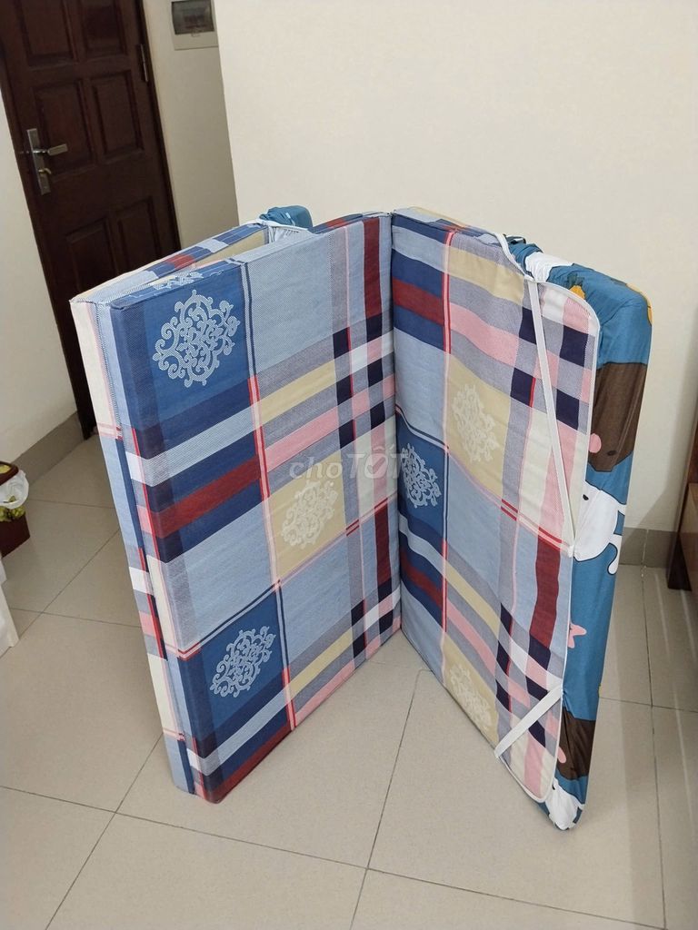 Đệm bông ép 1m1 gấp gọn tặng kèm ga. Mua bán Giường, chăn ga gối nệm tại Quận Đống Đa Hà Nội được đăng bởi Snowdrop hình 1