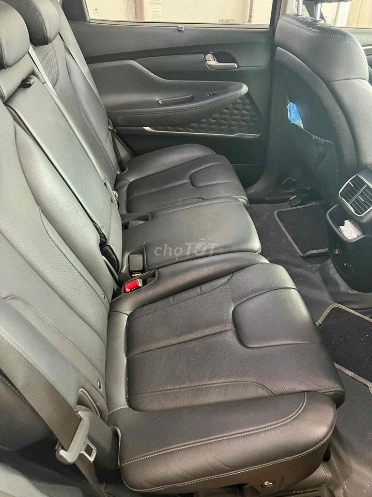 Hyundai Santa Fe 2019 2.4L  AT 4 WD - 3939 km. Mua bán Ô tô tại Quận Ninh Kiều Cần Thơ được đăng bởi Trương Công Tâm hình 5