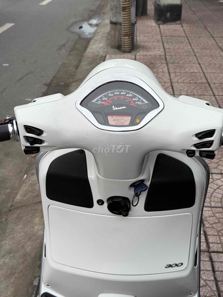 Vespa GTS 300 Abs 2018 chính chủ Tphcm. Mua bán Xe máy tại Quận Phú Nhuận Tp Hồ Chí Minh được đăng bởi VESPA Piaggio Quốc Vương  hình 5