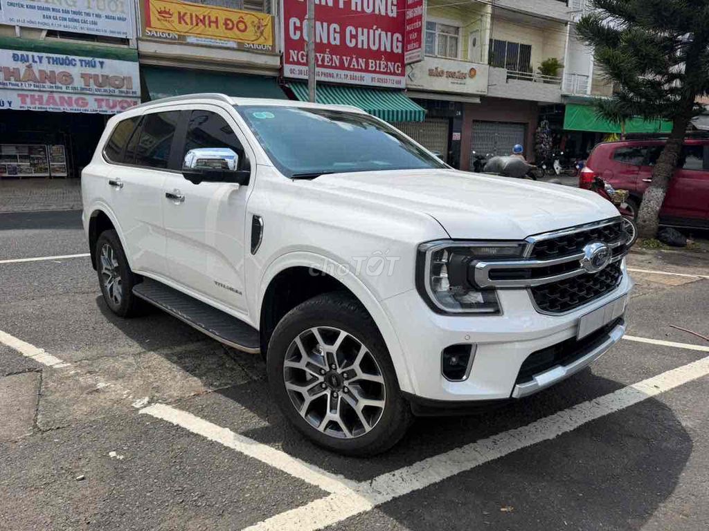 Ford Everest Titanium 1 привод, практически новый, 14 000 км