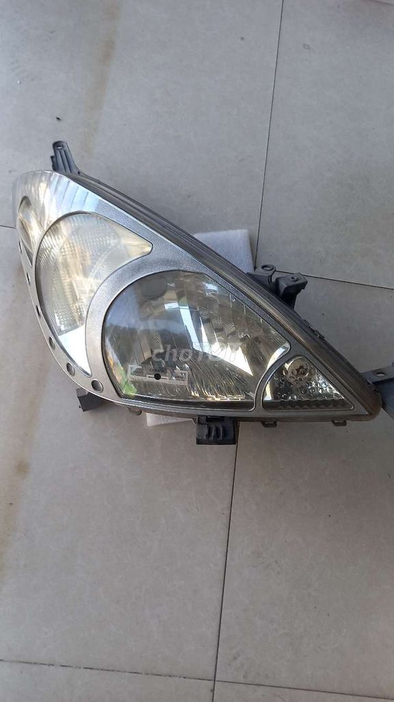 Đèn pha Toyota Innova 2006-2011 (bên phụ). Mua bán Phụ tùng xe tại Thị xã Bến Cát Bình Dương được đăng bởi binh nguyen quang hình 1