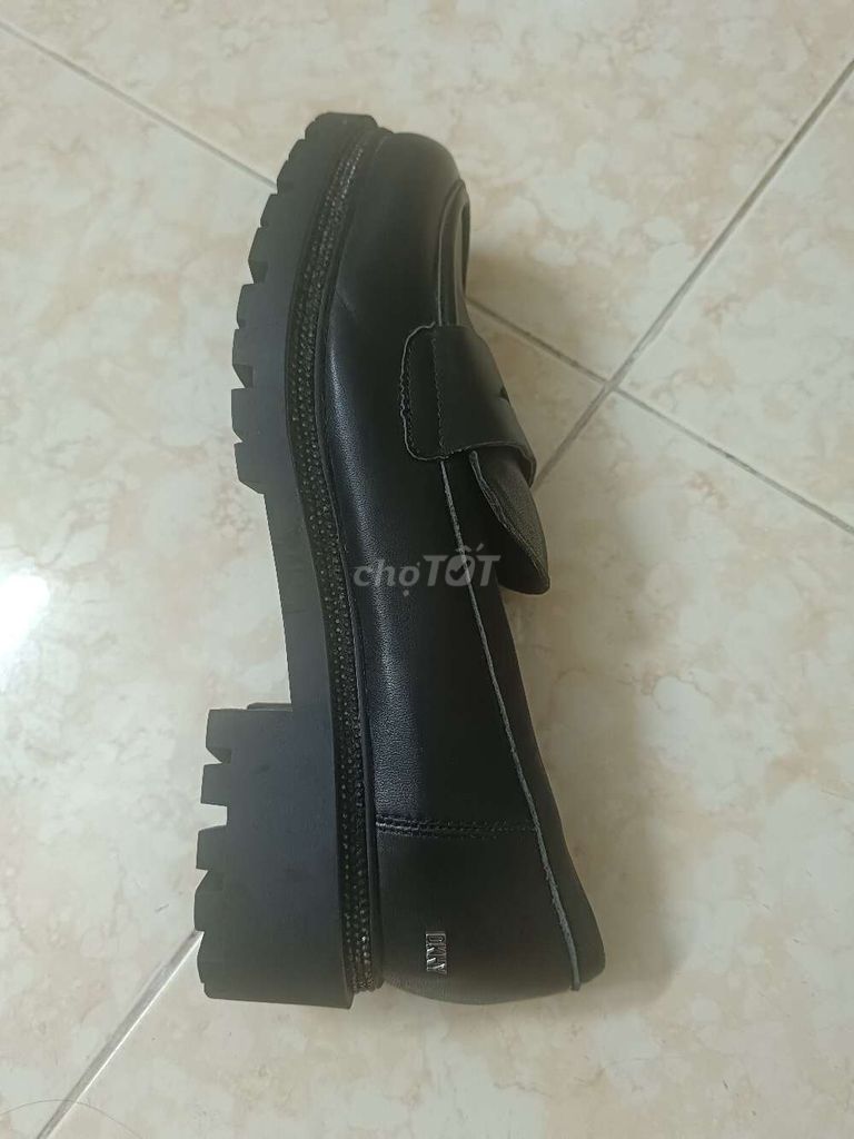 Giày lười nữ DKNY màu Đen size 40 Mới. Mua bán Giày dép tại Quận 4 Tp Hồ Chí Minh được đăng bởi Hiền  hình 1