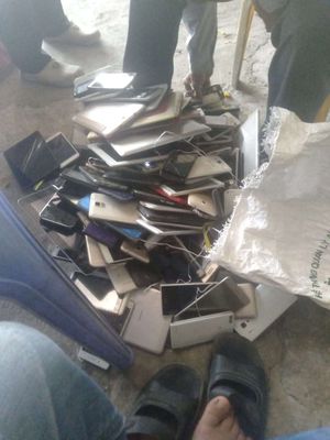 mua xác iPhone 5. Mua bán Điện thoại tại Quận Đống Đa Hà Nội được đăng bởi mua maim cũ hỏng 