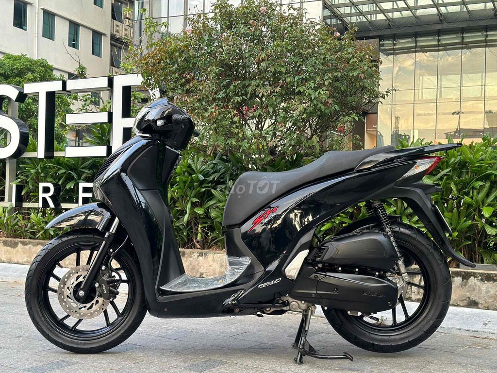 Cần bán SH 150 cuối 2013 màu đen cực đẹp- Giá tốt. Mua bán Xe máy tại Quận Đống Đa Hà Nội được đăng bởi Xe Máy Vượng Trung hình 5