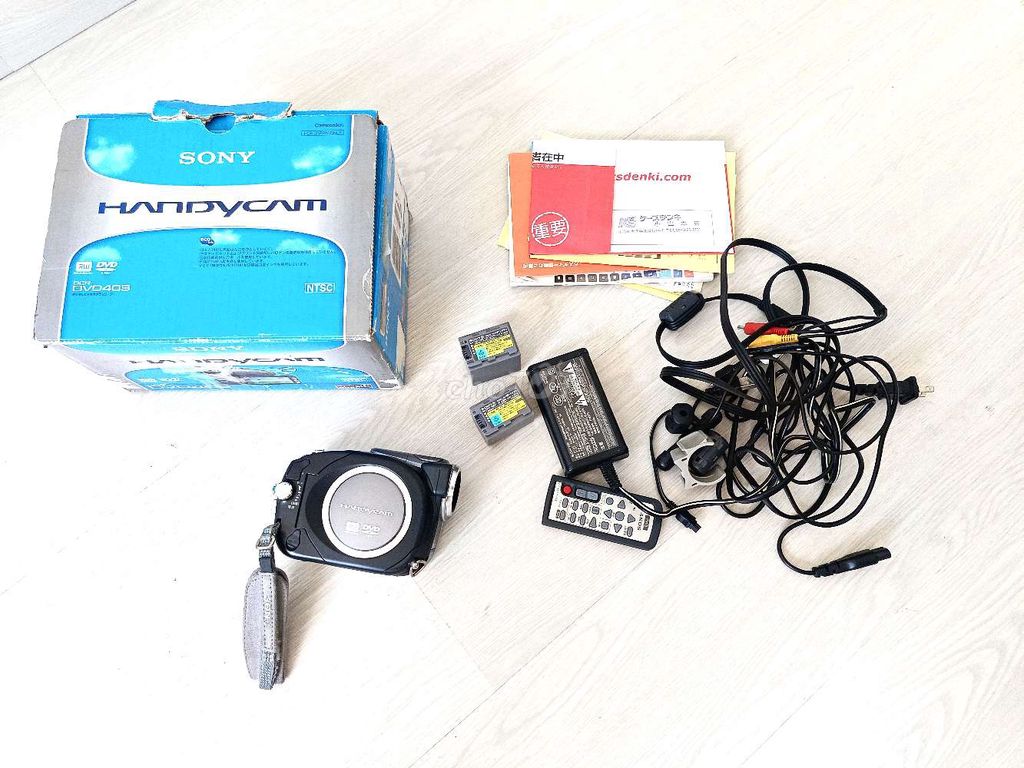 Máy quay phim Sony Handycam DVD Đen. Mua bán Máy ảnh, Máy quay tại Quận Tân Bình Tp Hồ Chí Minh được đăng bởi Doãn hình 1