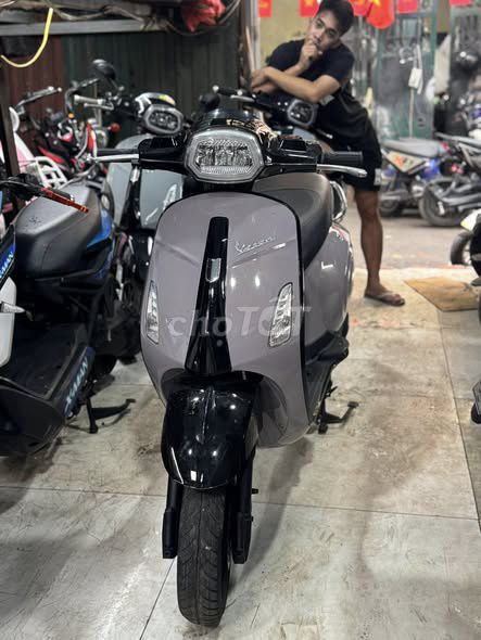 Vespa xám bình mới thay chạy khoẻ. Mua bán Xe điện tại Quận Cầu Giấy Hà Nội được đăng bởi Xe Điện 257 Hoàng Quốc Việt  hình 3