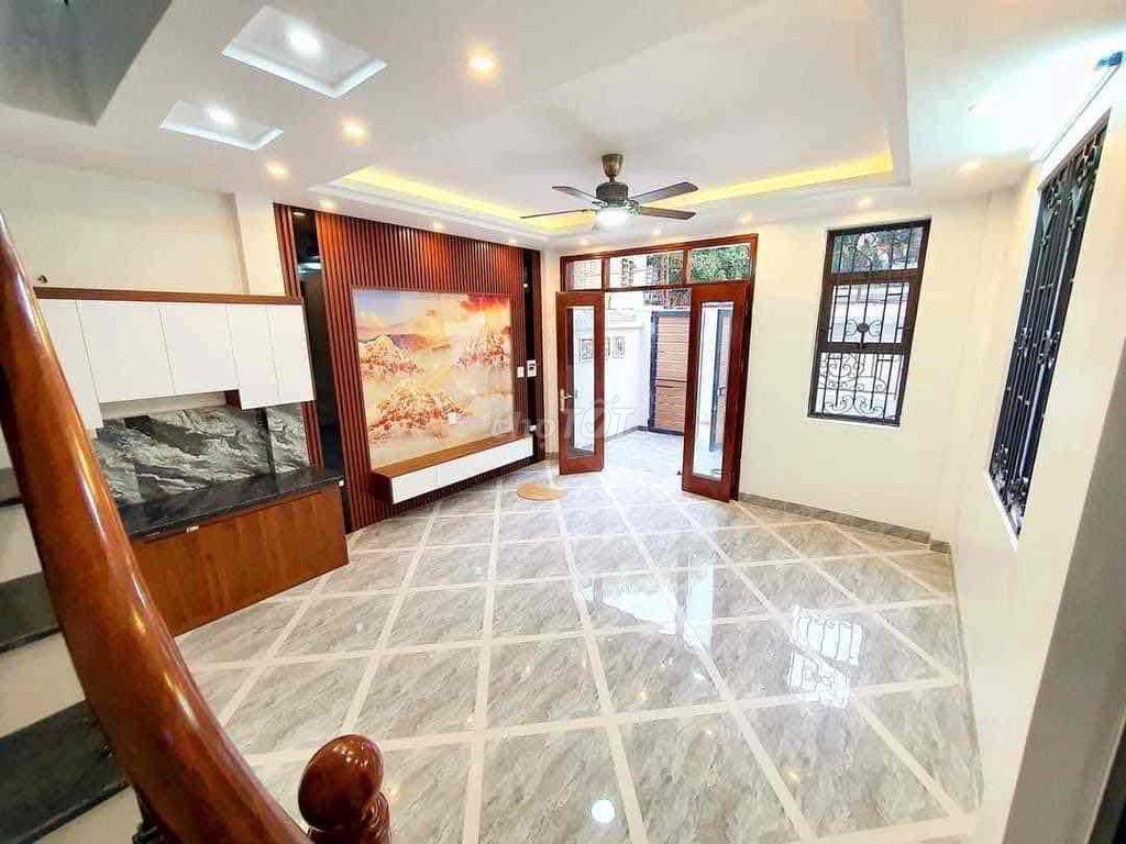 NHÀ GẦN TRƯỜNG ĐẠI HỌC OTO ĐỖ CỔNG 42M2 x 5 TẦNG X 4,5 M MT NGÕ THÔNG. Mua bán nhà ở tại Quận Hoàng Mai Hà Nội được đăng bởi Nguyễn Đức Cảnh hình 1