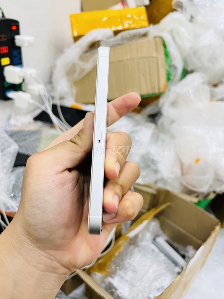 Iphone 5SE- 32GB quốc tế,99%,pin new.mất vân tay. Mua bán Điện thoại tại Quận Gò Vấp Tp Hồ Chí Minh được đăng bởi Bình Ipad  hình 5