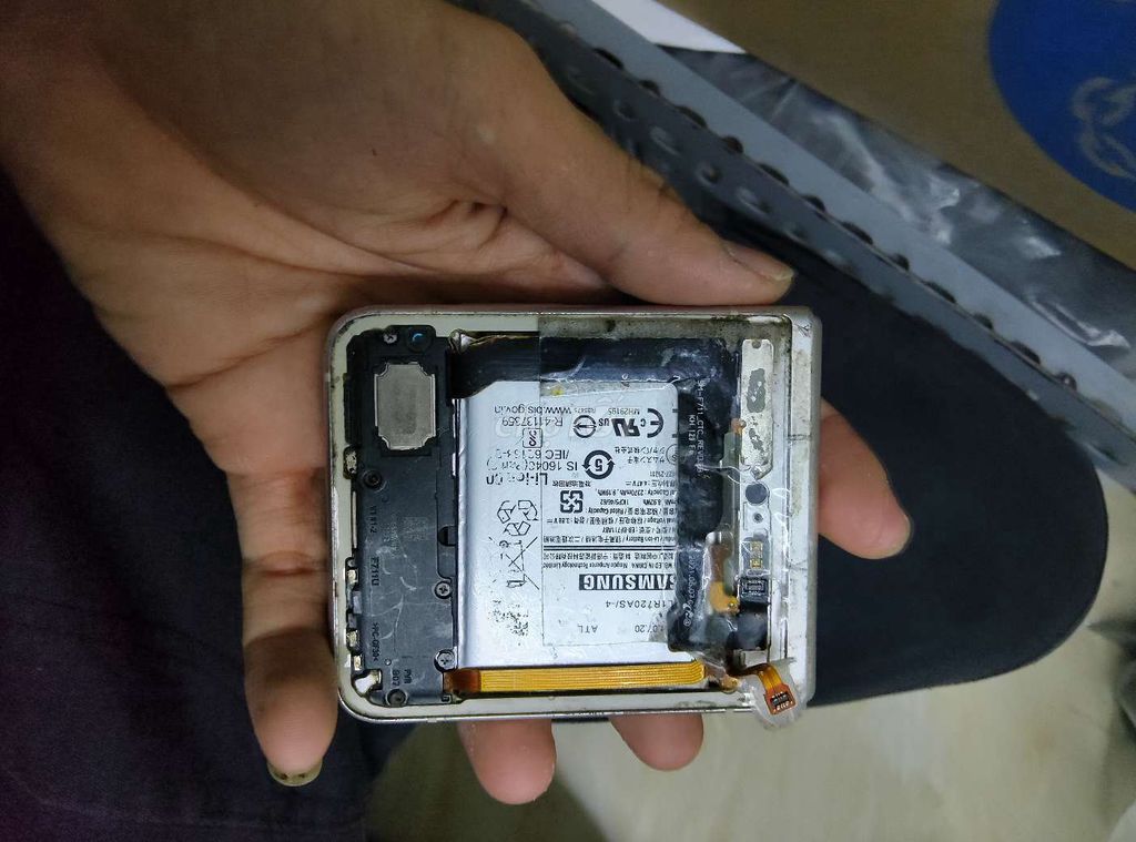 Samsung Z Flip3 Hư cáp, pin, sọc màn. Mua bán Điện thoại tại Huyện Hóc Môn Tp Hồ Chí Minh được đăng bởi xuân hình 1