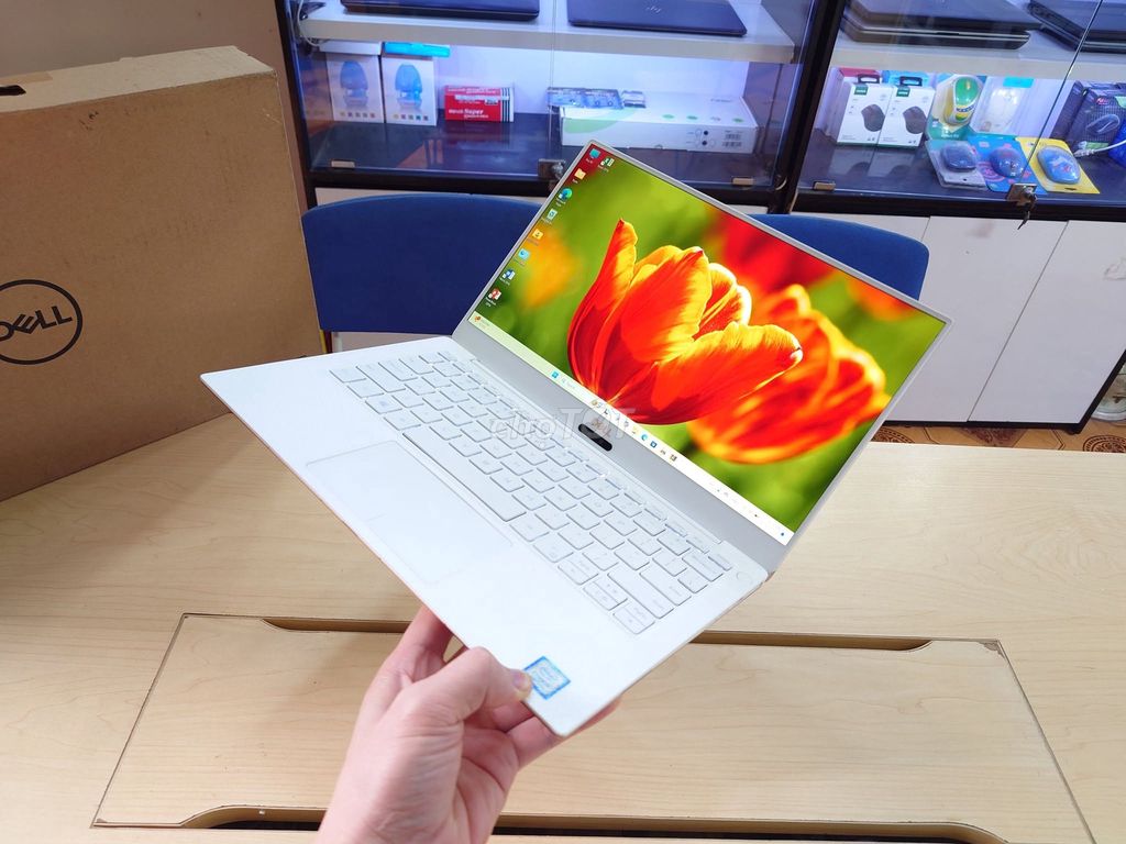 Dell XPS 13 9370 i7-8550U/16GB/4K Touch Hồng/Trắng. Mua bán Laptop tại Quận Thanh Xuân Hà Nội được đăng bởi Vũ Vân Hoàng hình 1