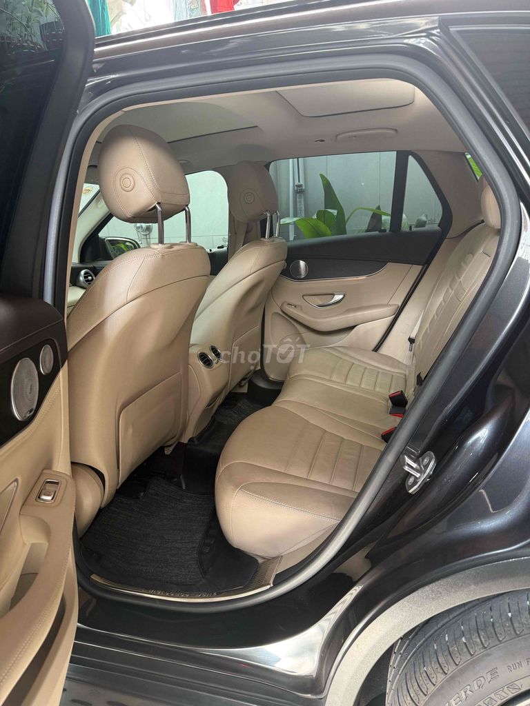 Мерседес-Бенц GLC 300 4MATIC 2020 черный