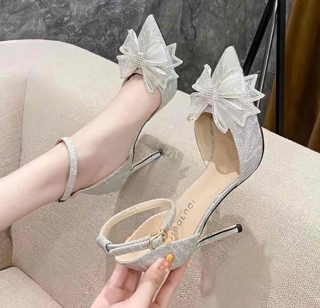 Giày cao gót Nữ Bạc Kim tuyến size 38. Mua bán Giày dép tại Huyện Trảng Bom Đồng Nai được đăng bởi Thaohro Nguyen hình 1