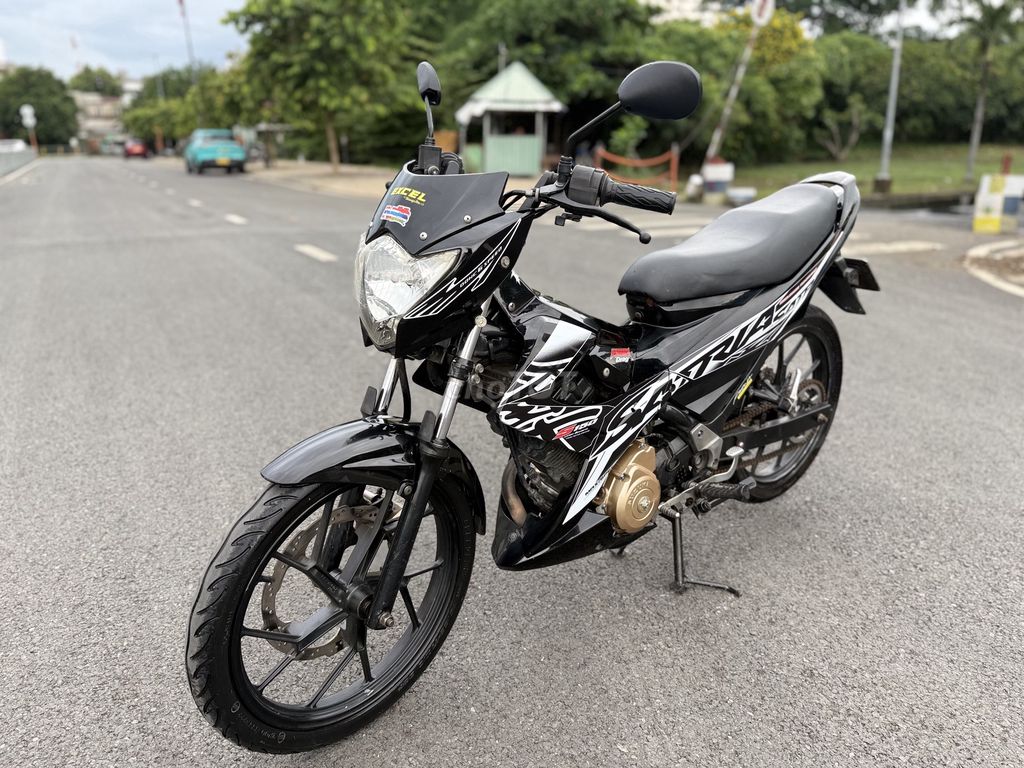 Черный тихий тюнинг автомобилей Suzuki Raider 2013