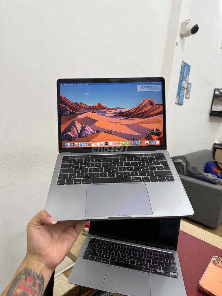 Apple Macbook Pro Touch Bar 2019 i5 8GB/128GB Xám. Mua bán Laptop tại Quận Đống Đa Hà Nội được đăng bởi Hà Nội Mobile Bao Duyệt Nợ Xấu hình 1