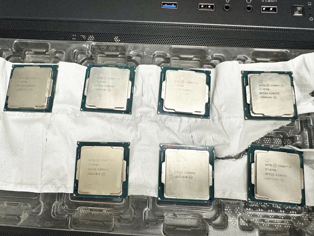 Chip I7 9700K tháo máy trạm dell . Mua bán Linh kiện (RAM, Card...) tại Quận Hải Châu Đà Nẵng được đăng bởi Thiên An  hình 1