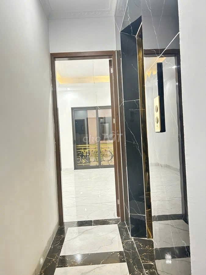 Продается дом 6-этажный автомобильный лифт с парковочной дверью Van Chuong, Dong Da 13,6 млрд долларов
