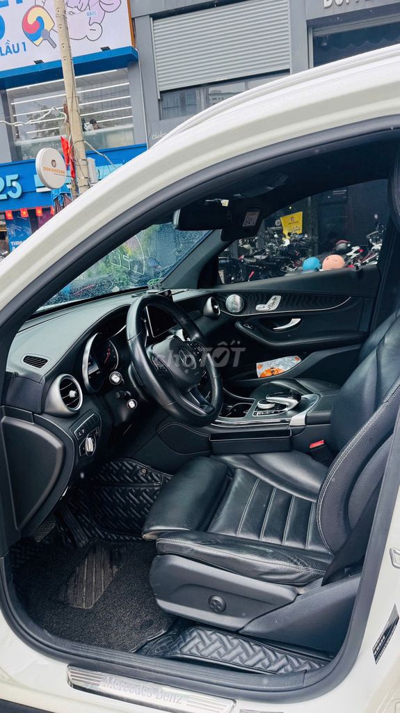 Mercedes Benz GLC 2019 300 4Matic - 67999 km. Mua bán Ô tô tại Quận Bình Thạnh Tp Hồ Chí Minh được đăng bởi Nguyễn Hùng hình 4